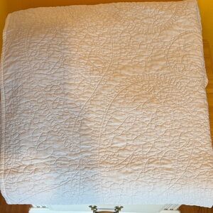 Light grey Quilted Bedspread - Classic All-Season Coverlet